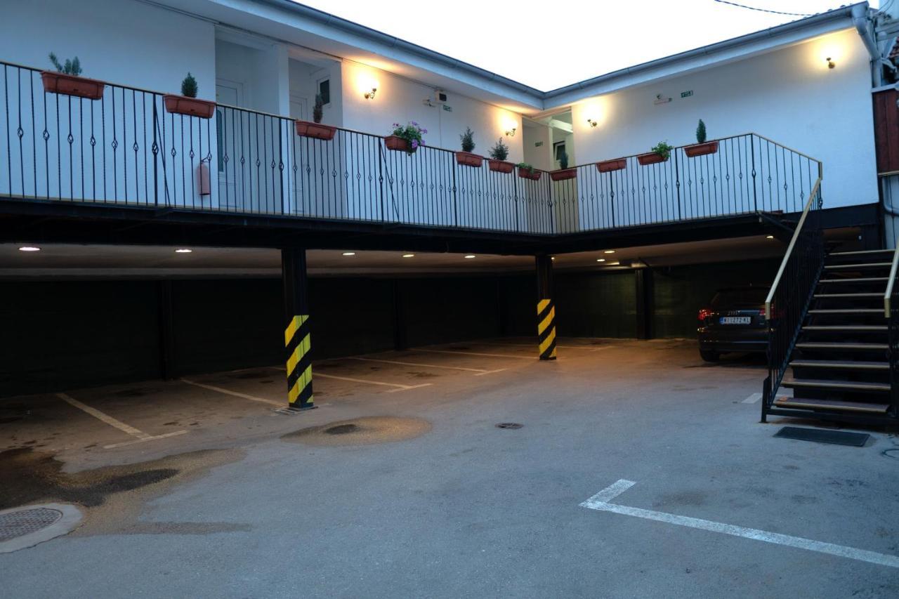 The Only One Apartments Ni Exterior foto